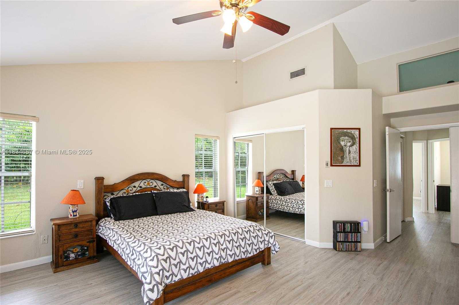 Small Image of 1049 LAGUNA SPRINGS DR, Weston Number 12