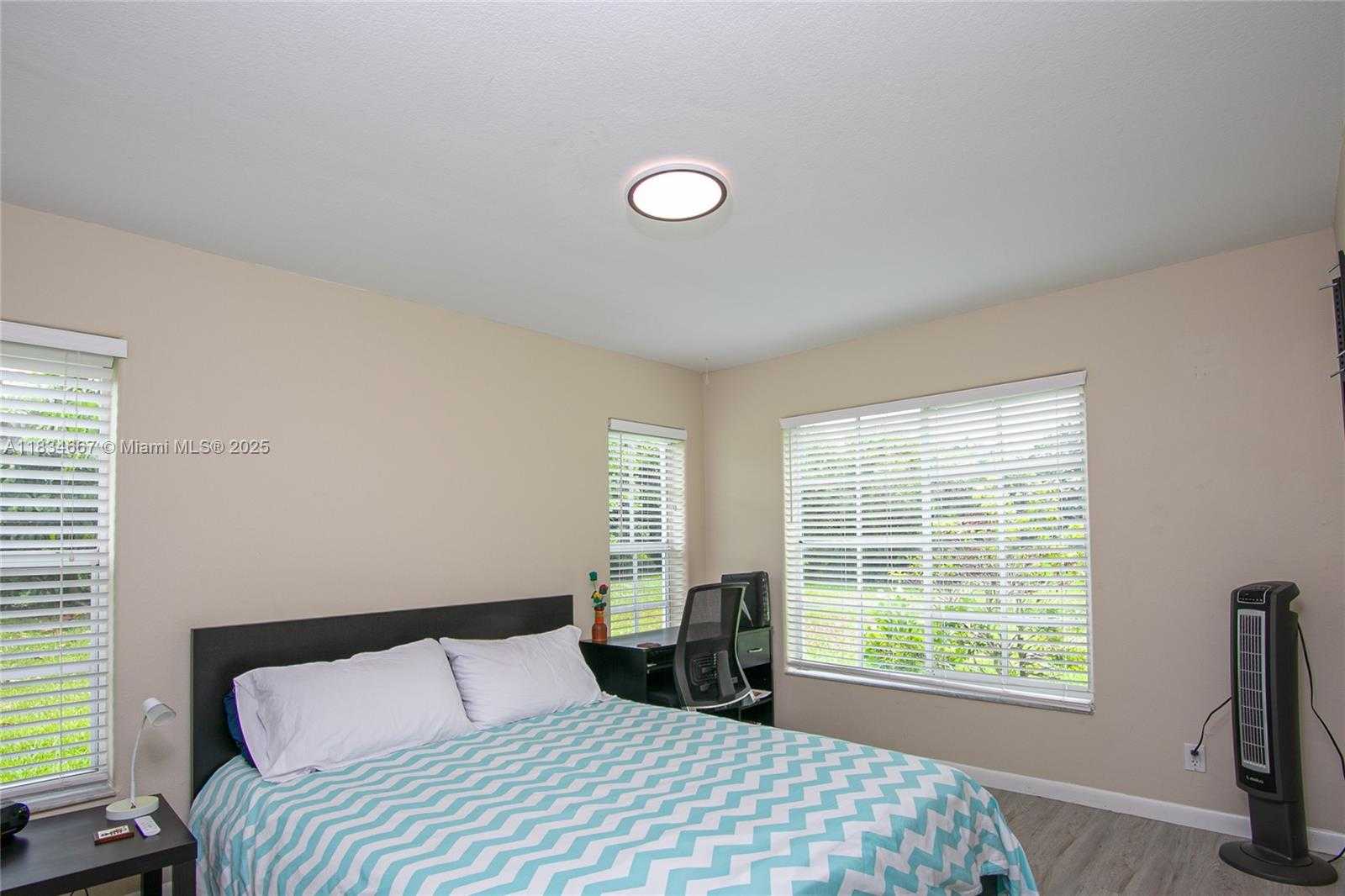 Small Image of 1049 LAGUNA SPRINGS DR, Weston Number 18