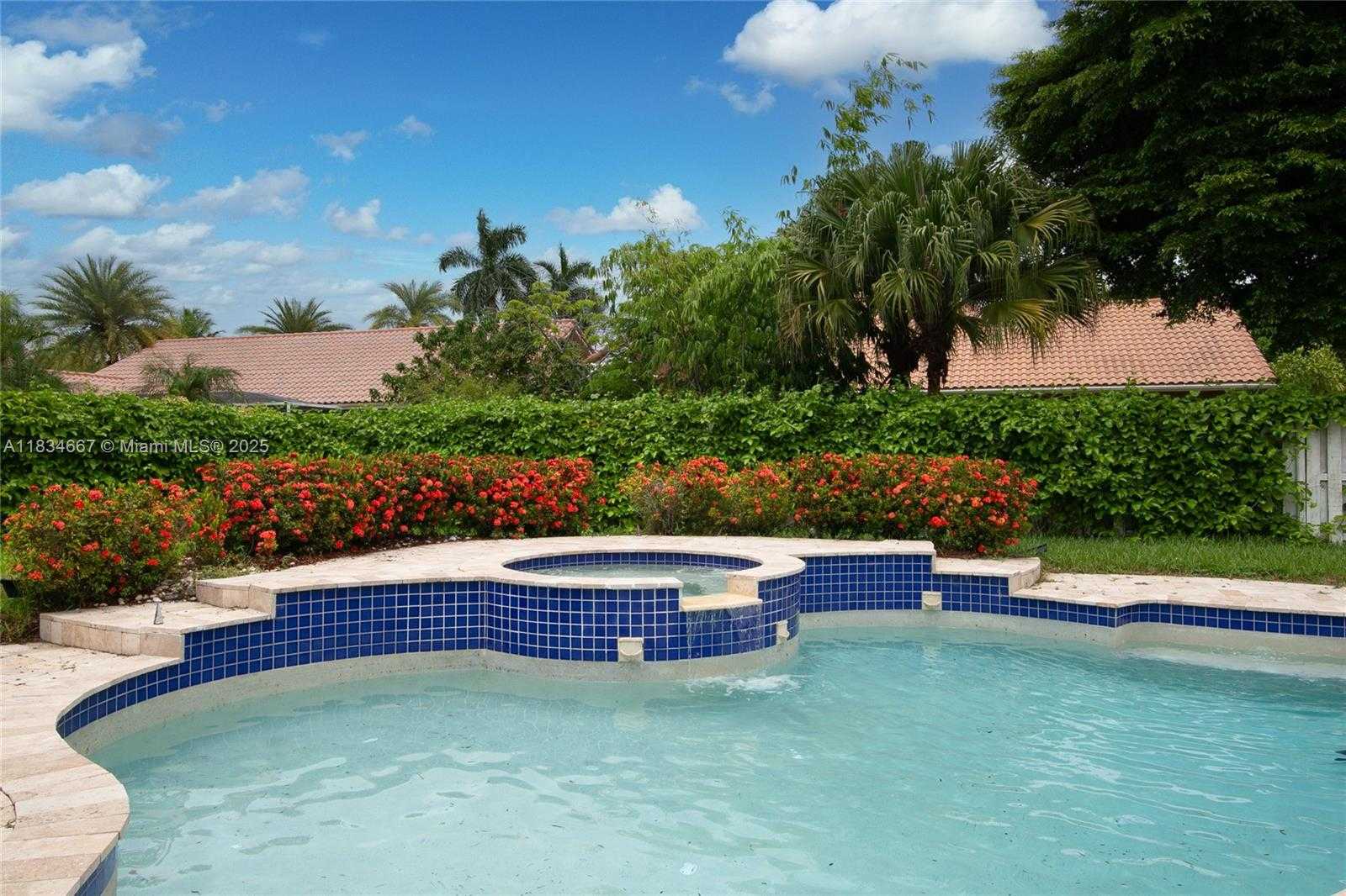 Small Image of 1049 LAGUNA SPRINGS DR, Weston Number 2