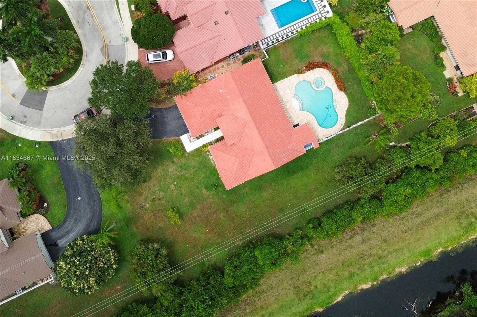 Small Image of 1049 LAGUNA SPRINGS DR, Weston Number 26