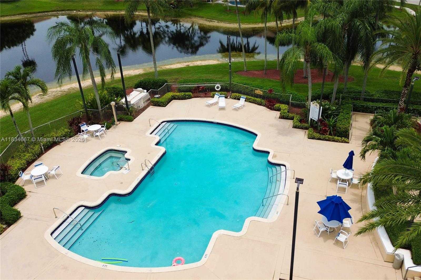 Small Image of 1049 LAGUNA SPRINGS DR, Weston Number 27
