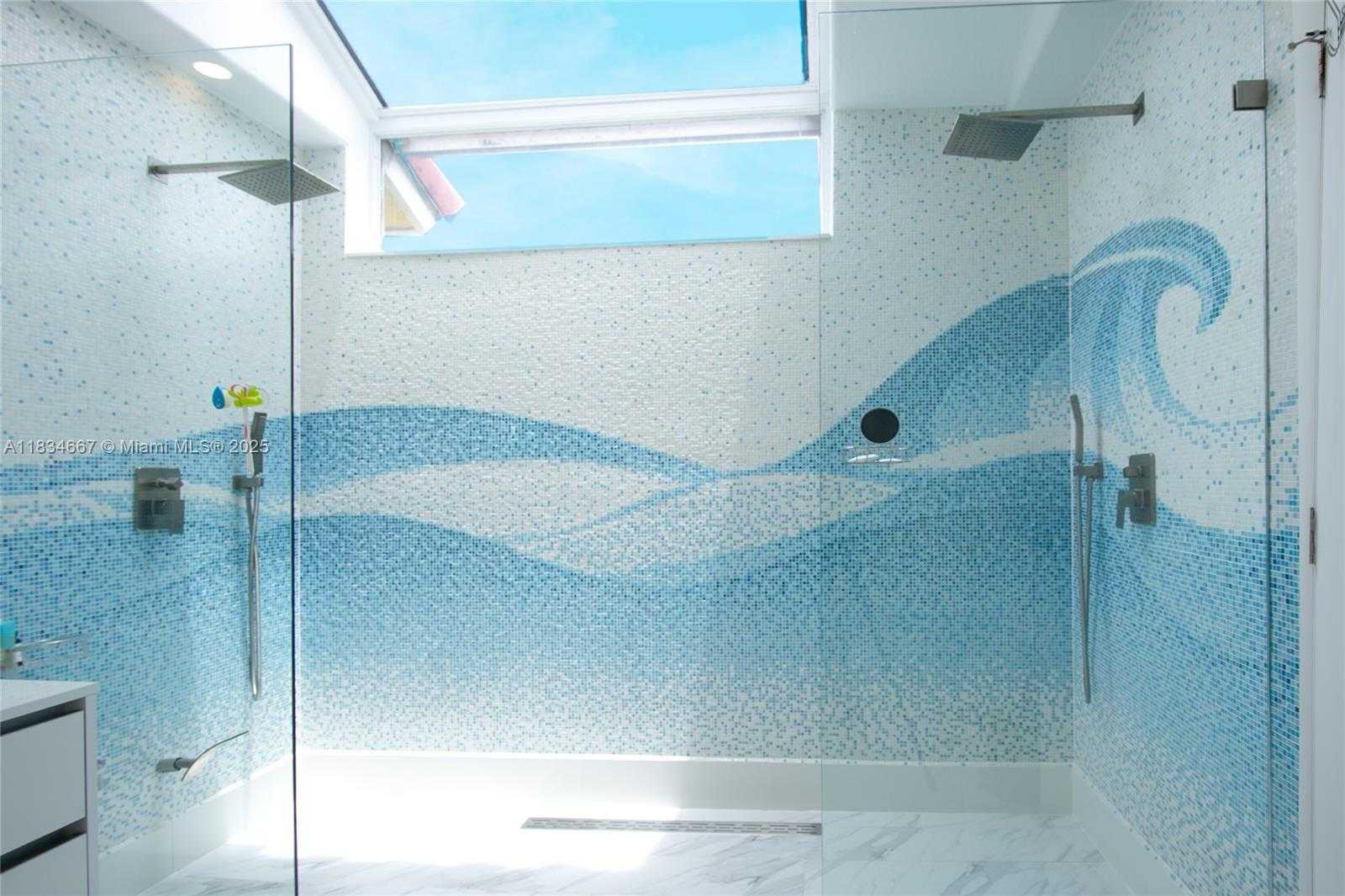 Small Image of 1049 LAGUNA SPRINGS DR, Weston Number 32
