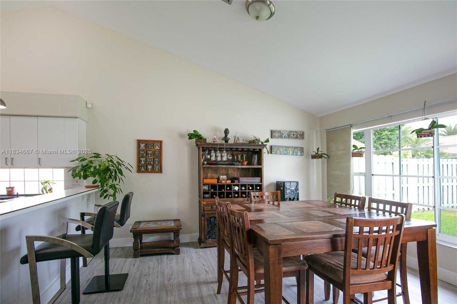 Small Image of 1049 LAGUNA SPRINGS DR, Weston Number 6