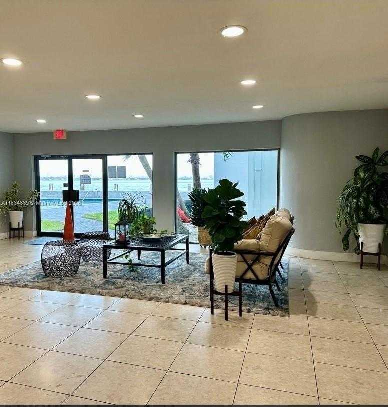 Small Image of 1880 SOUTH TREASURE DR #2C, North Bay Village Number 16