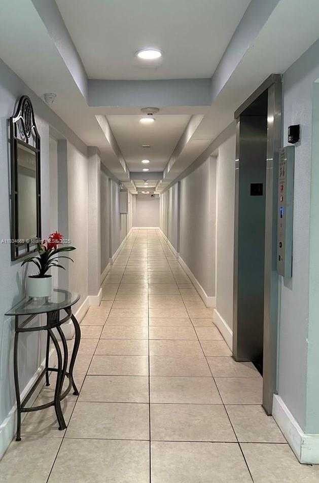 Small Image of 1880 SOUTH TREASURE DR #2C, North Bay Village Number 5