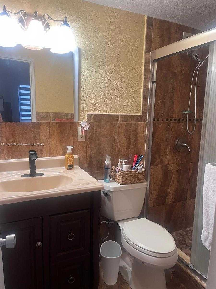 Small Image of 1880 SOUTH TREASURE DR #2C, North Bay Village Number 8