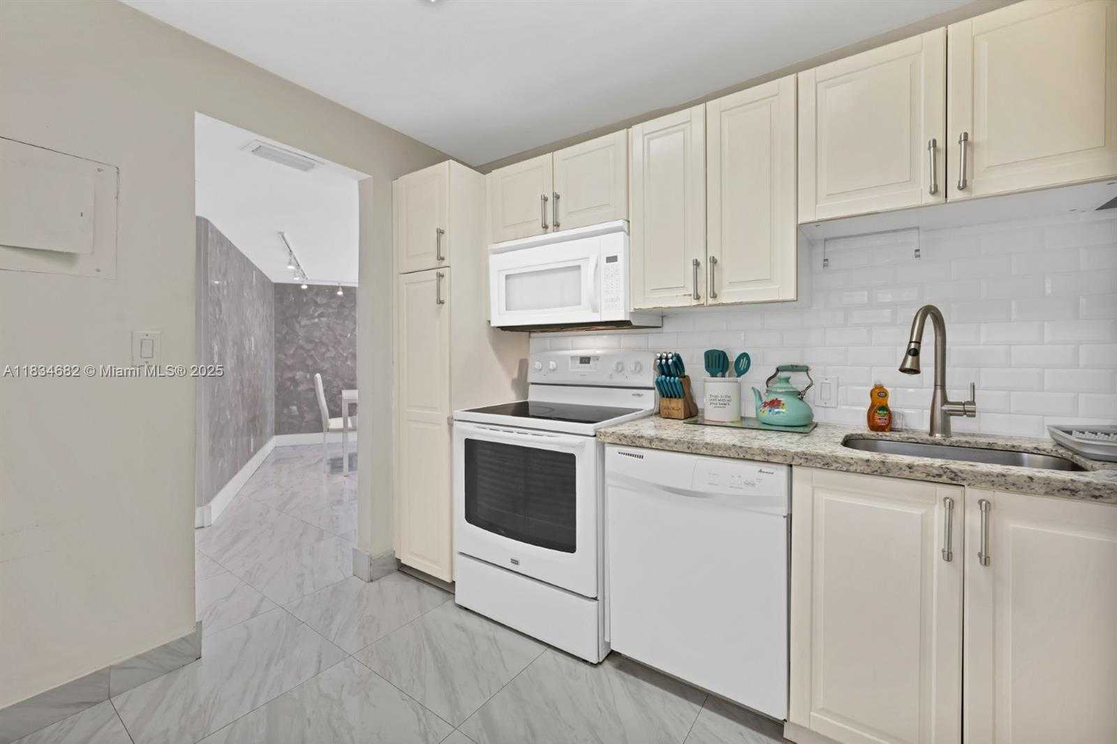 Small Image of 3101 NORTH COUNTRY CLUB DR #105, Aventura Number 9