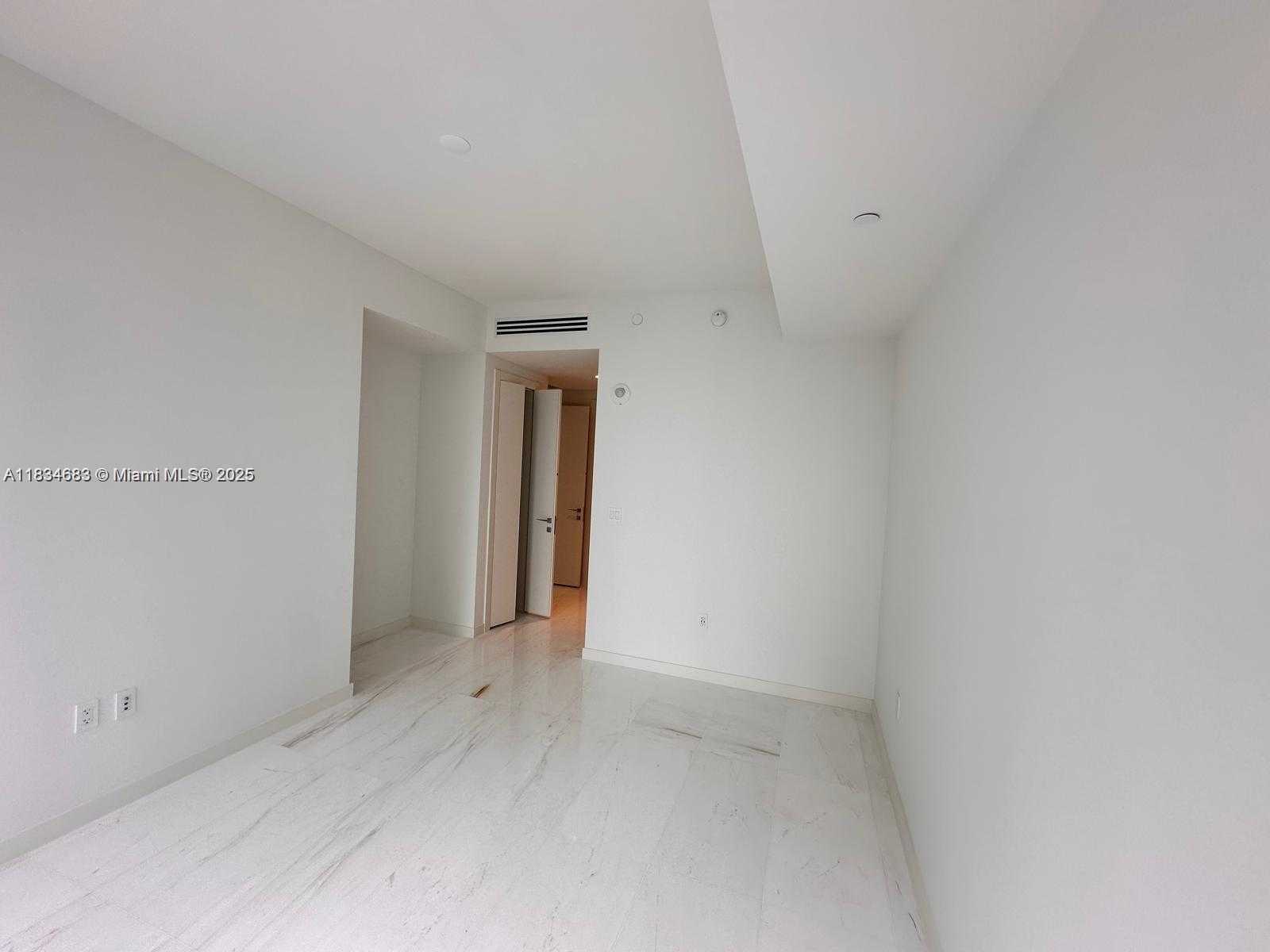 Small Image of 300 BISCAYNE BOULEVARD #2709W, Miami Number 11