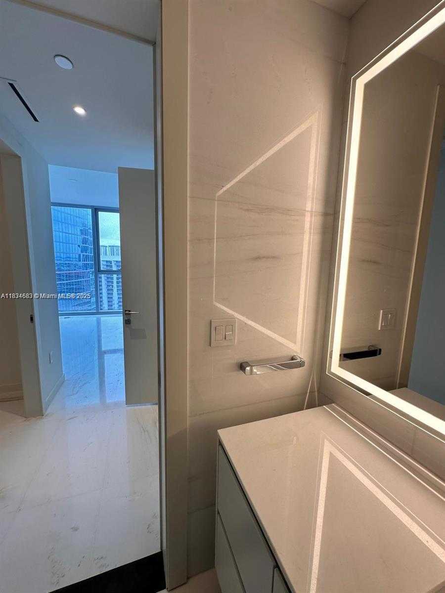 Small Image of 300 BISCAYNE BOULEVARD #2709W, Miami Number 12