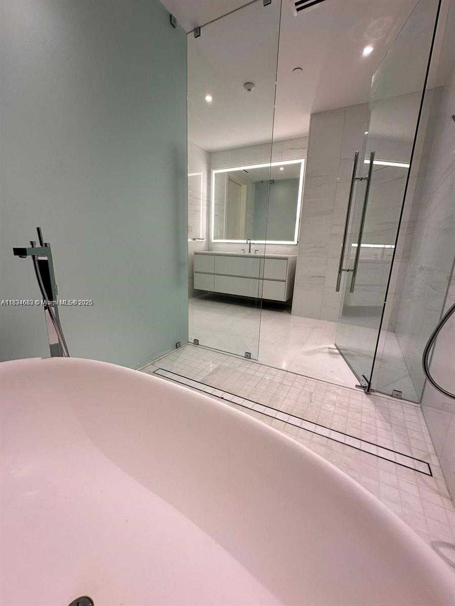 Small Image of 300 BISCAYNE BOULEVARD #2709W, Miami Number 15