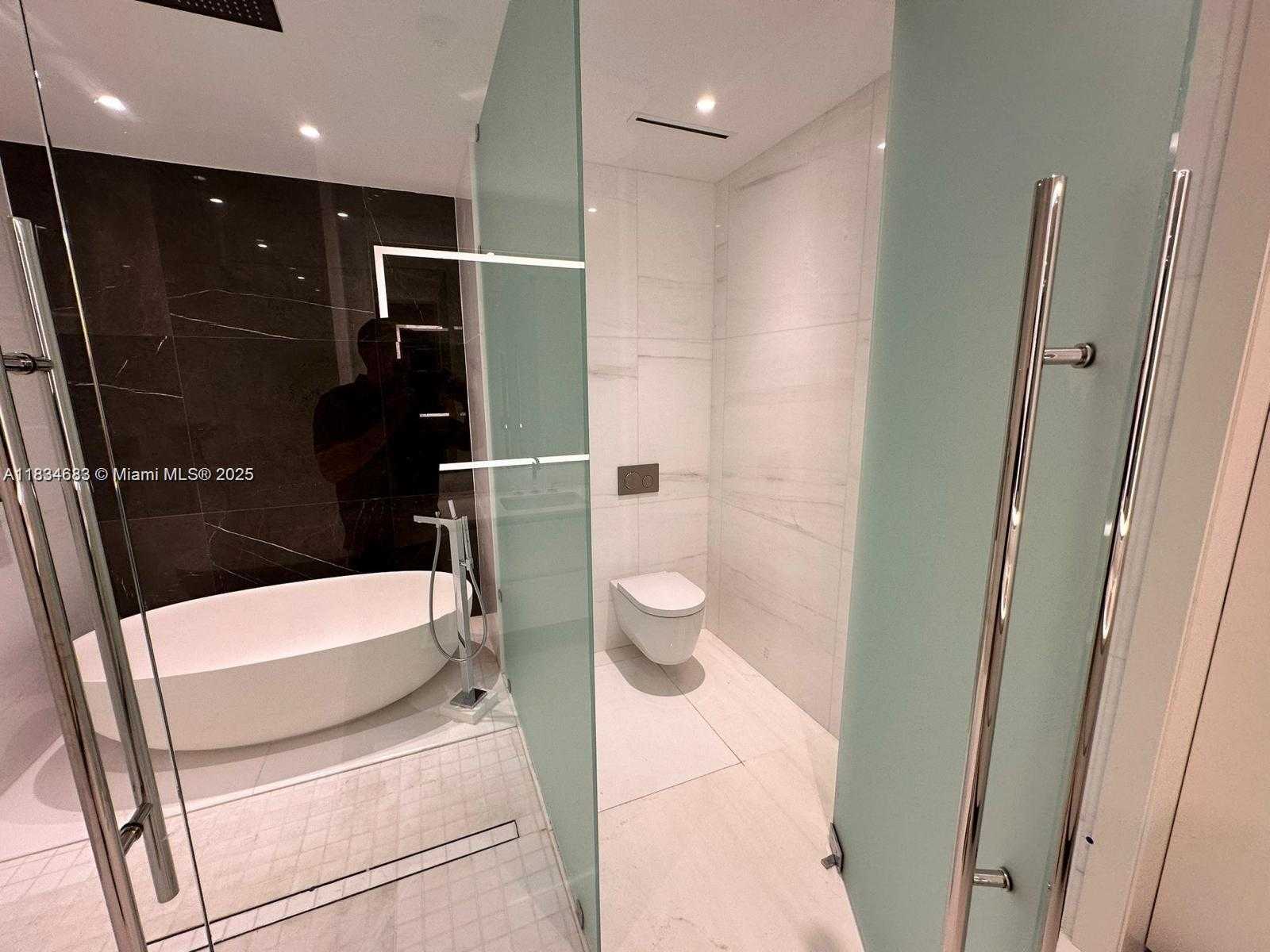 Small Image of 300 BISCAYNE BOULEVARD #2709W, Miami Number 17