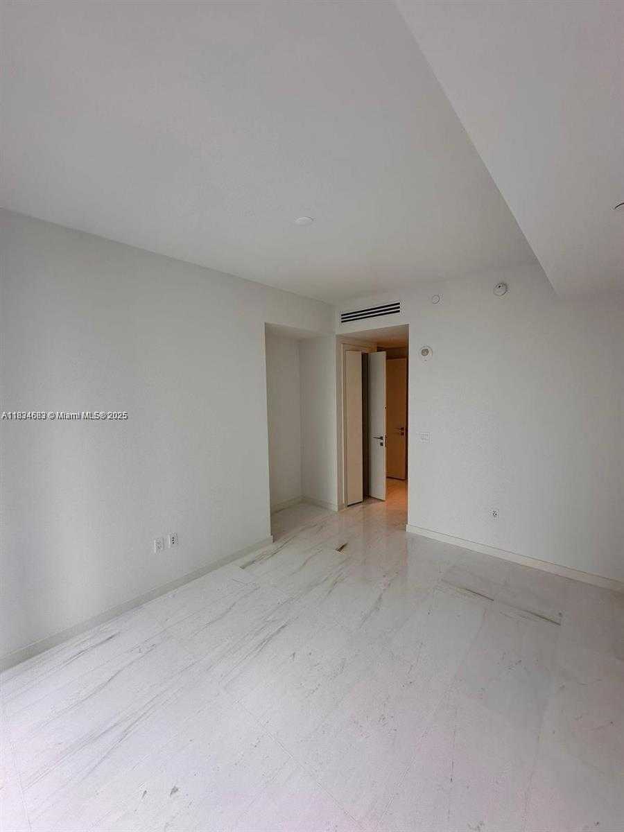 Small Image of 300 BISCAYNE BOULEVARD #2709W, Miami Number 19