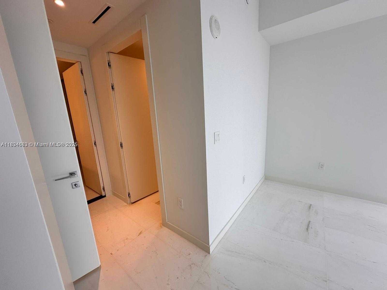 Small Image of 300 BISCAYNE BOULEVARD #2709W, Miami Number 25