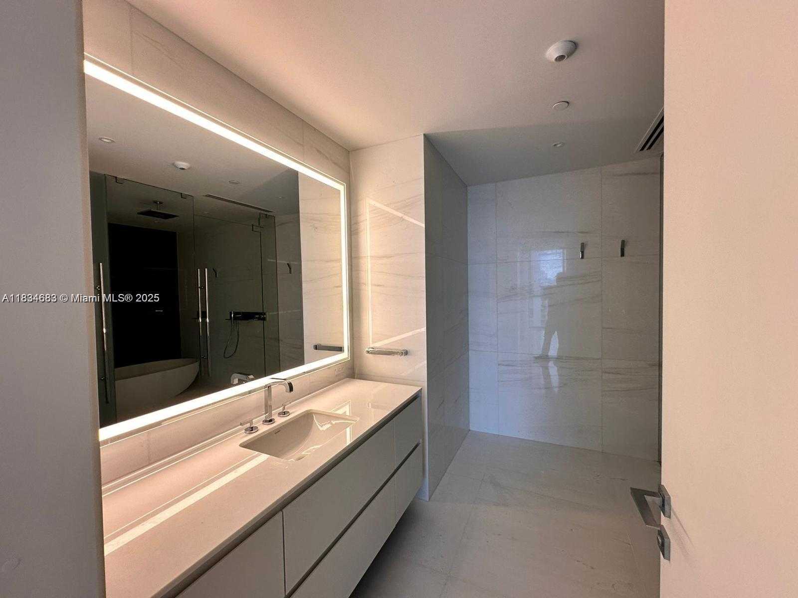 Small Image of 300 BISCAYNE BOULEVARD #2709W, Miami Number 27