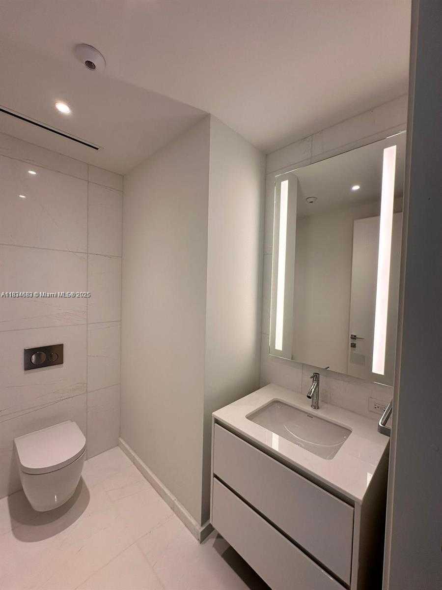 Small Image of 300 BISCAYNE BOULEVARD #2709W, Miami Number 29