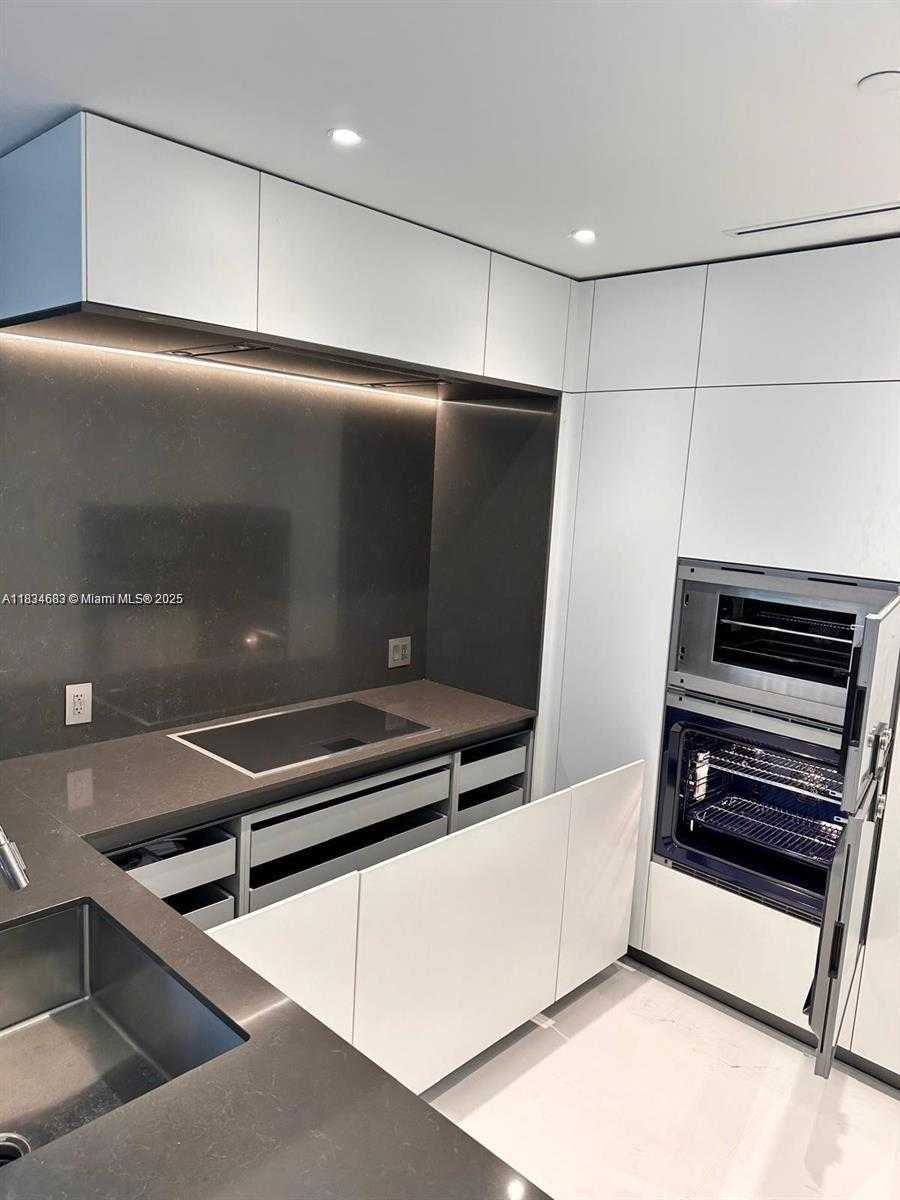 Small Image of 300 BISCAYNE BOULEVARD #2709W, Miami Number 5