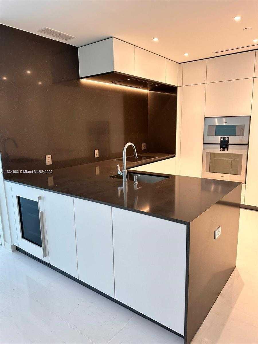 Small Image of 300 BISCAYNE BOULEVARD #2709W, Miami Number 6
