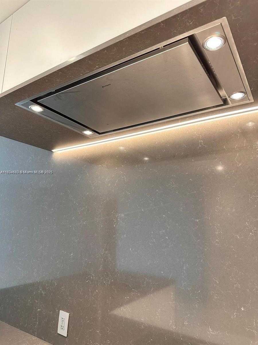 Small Image of 300 BISCAYNE BOULEVARD #2709W, Miami Number 9
