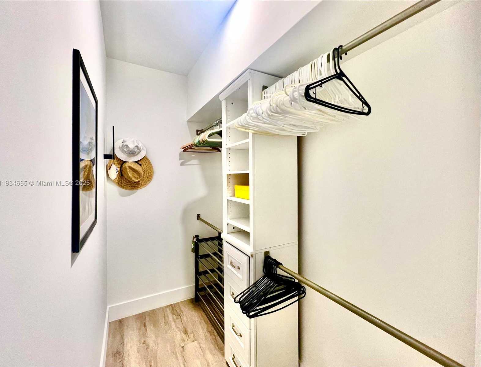 Small Image of 9008 EMERSON AVE, Surfside Number 17