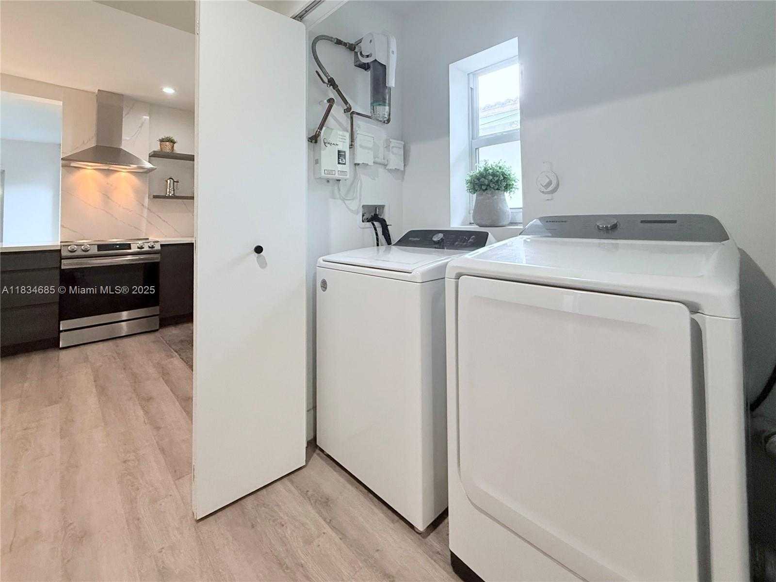 Small Image of 9008 EMERSON AVE, Surfside Number 27