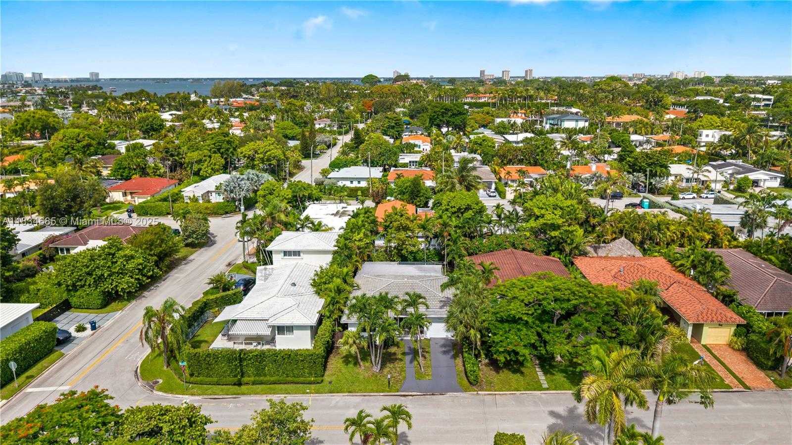 Small Image of 9008 EMERSON AVE, Surfside Number 3