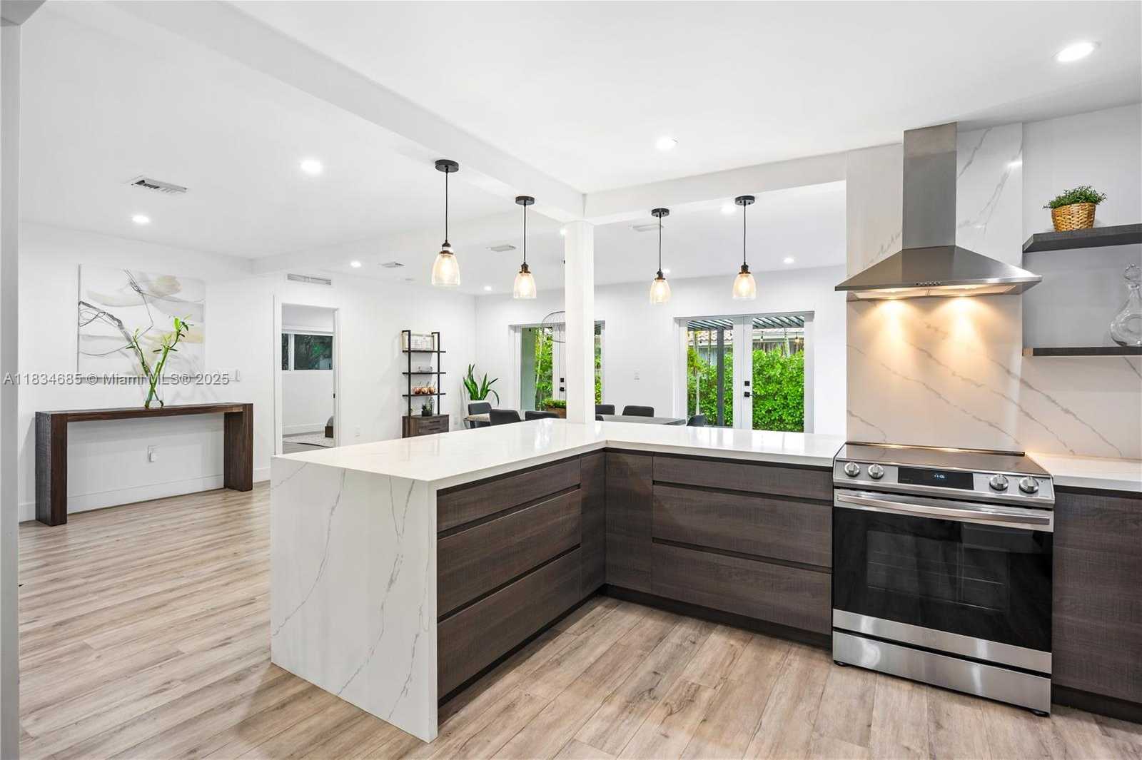 Small Image of 9008 EMERSON AVE, Surfside Number 6