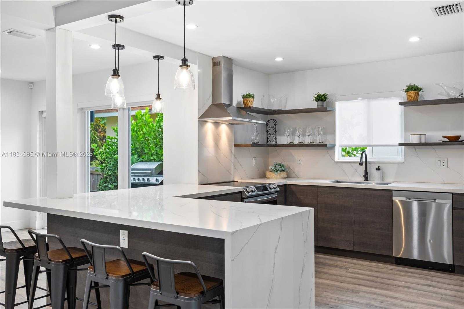 Small Image of 9008 EMERSON AVE, Surfside Number 8