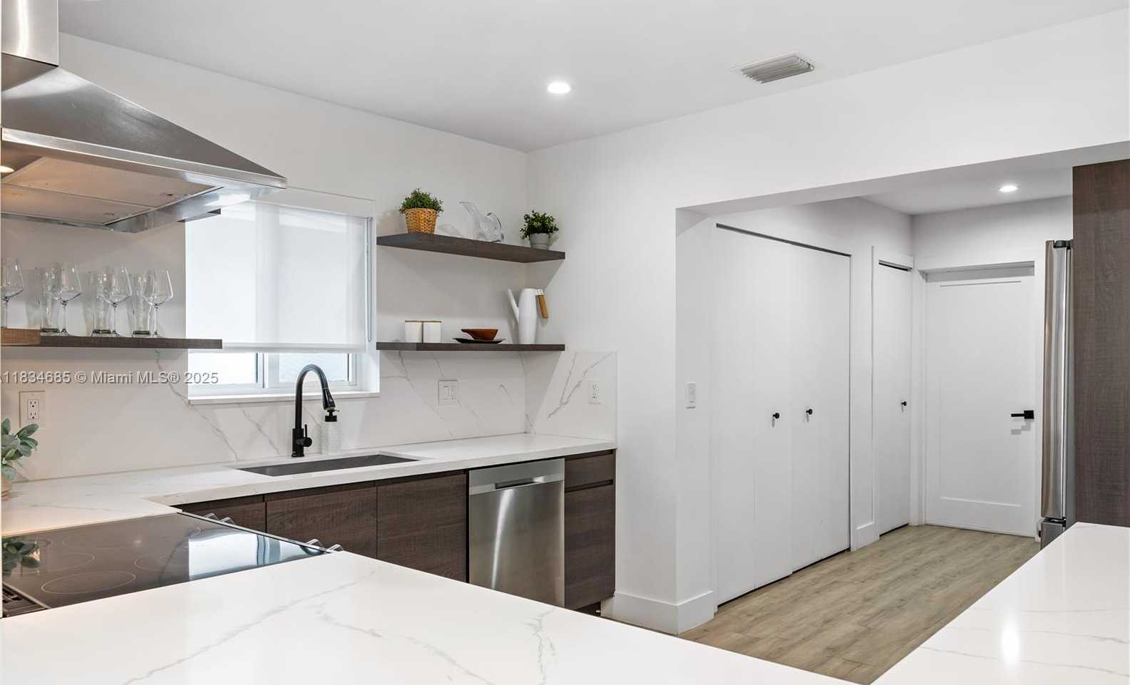 Small Image of 9008 EMERSON AVE, Surfside Number 9