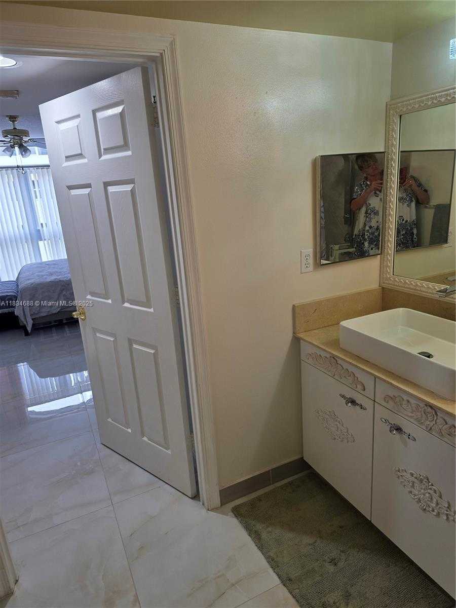 Small Image of 2080 SOUTH OCEAN DR #509, Hallandale Beach Number 30
