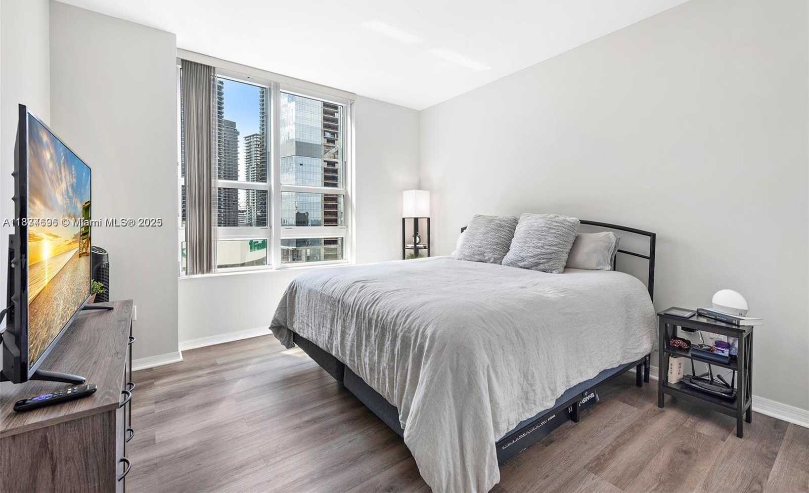 Small Image of 951 BRICKELL AVE #1903, Miami Number 8