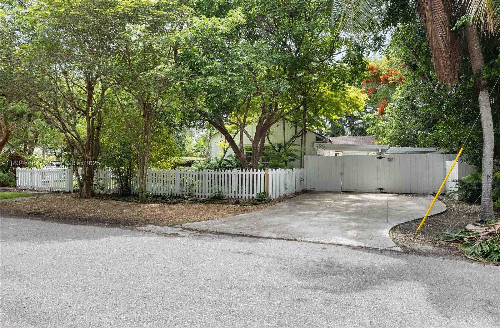 Small Image of 4001 HARDIE AVE, Miami Number 29