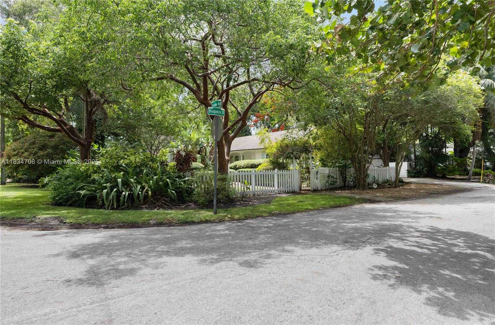 Small Image of 4001 HARDIE AVE, Miami Number 30