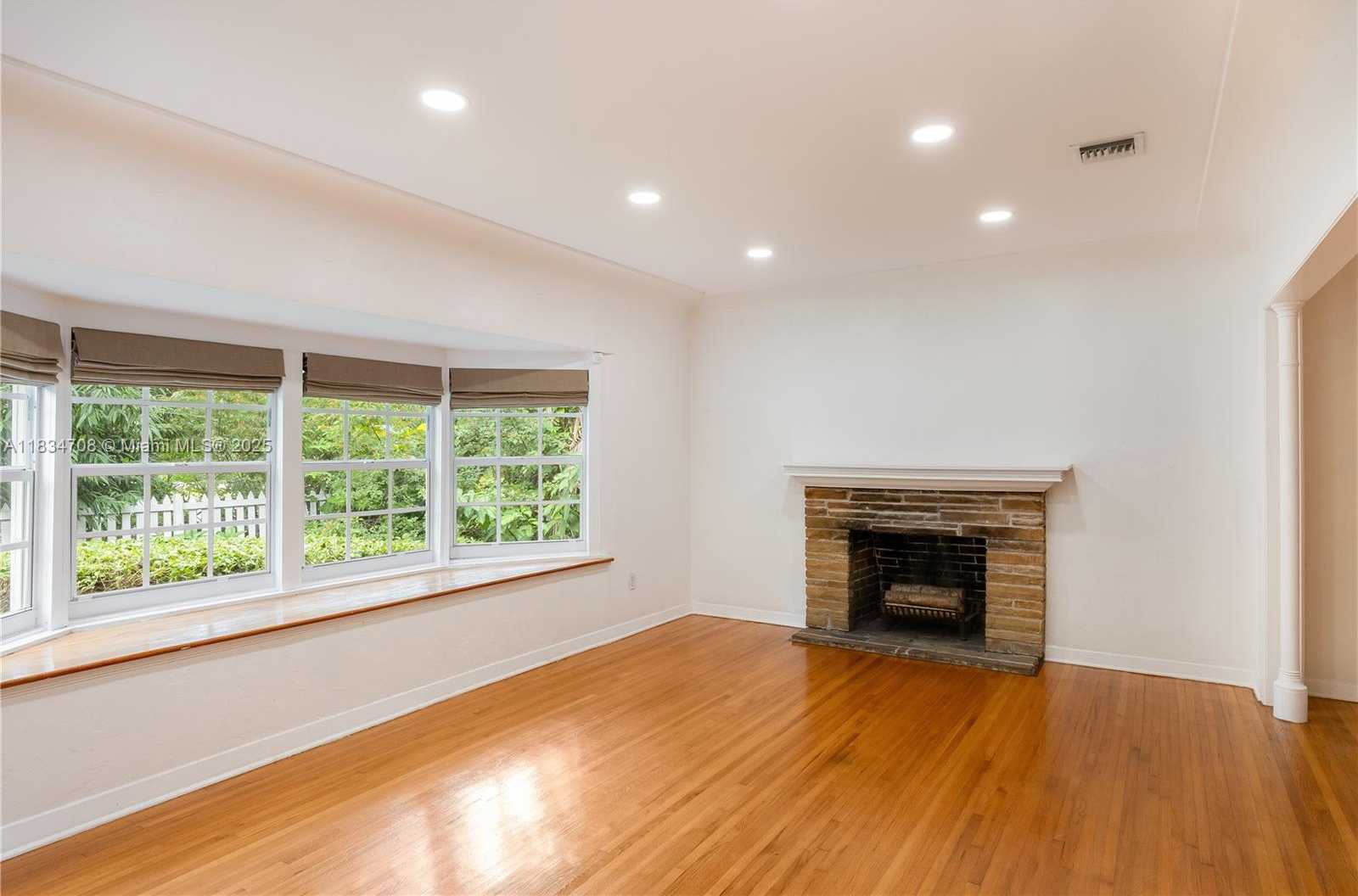 Small Image of 4001 HARDIE AVE, Miami Number 7