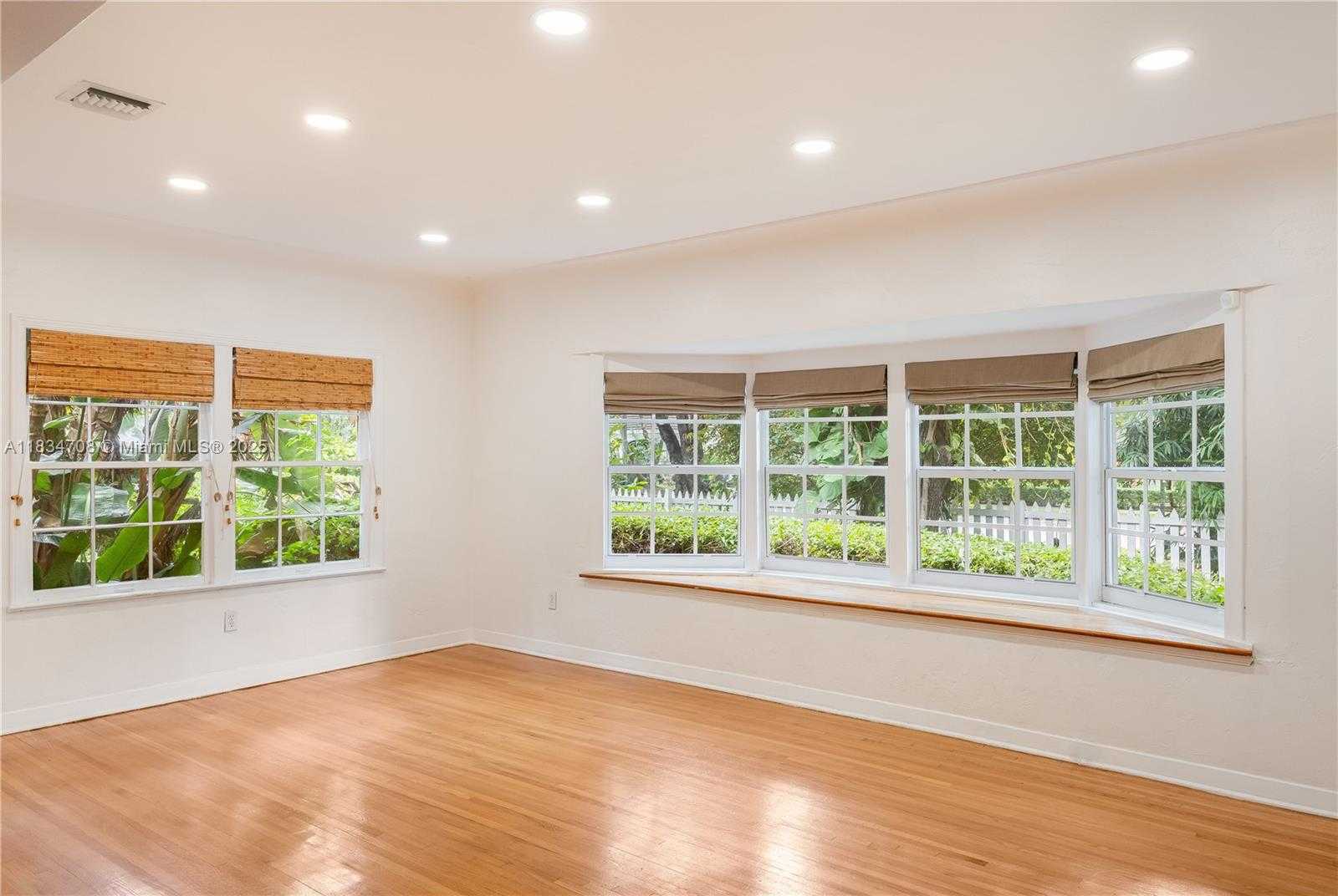 Small Image of 4001 HARDIE AVE, Miami Number 9