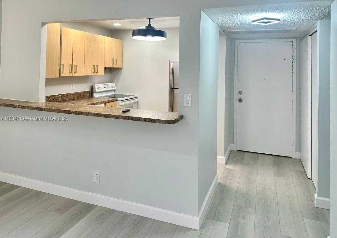 Small Image of 701 THREE ISLANDS BLVD #317, Hallandale Beach Number 4