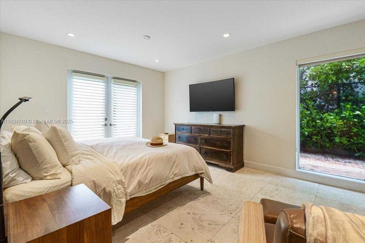 Small Image of 435 RIDGEWOOD ROAD, Key Biscayne Number 15