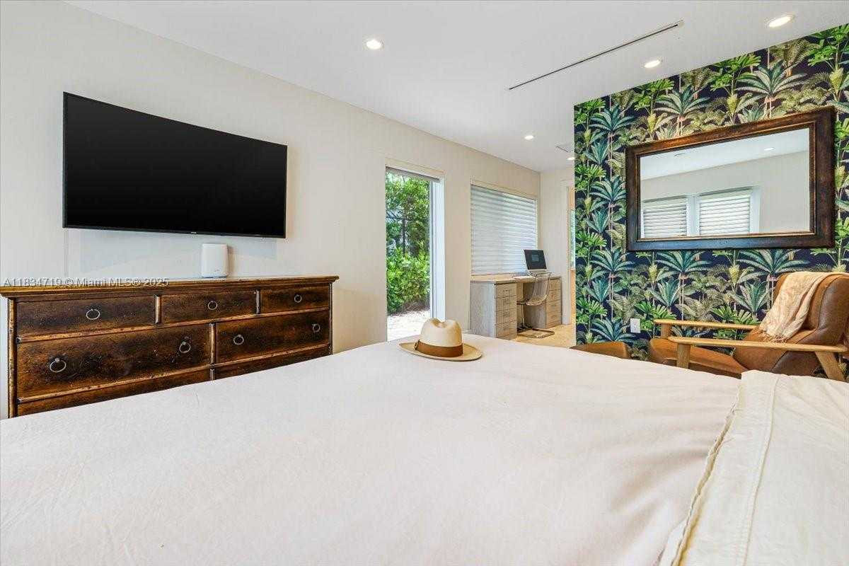 Small Image of 435 RIDGEWOOD ROAD, Key Biscayne Number 16