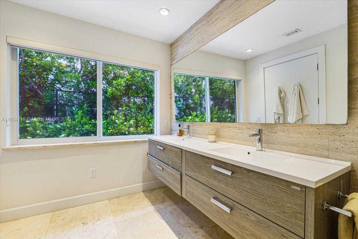 Small Image of 435 RIDGEWOOD ROAD, Key Biscayne Number 17