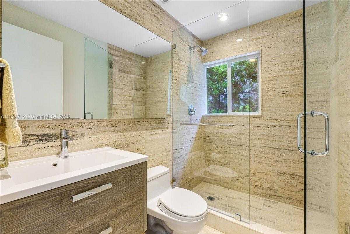 Small Image of 435 RIDGEWOOD ROAD, Key Biscayne Number 24