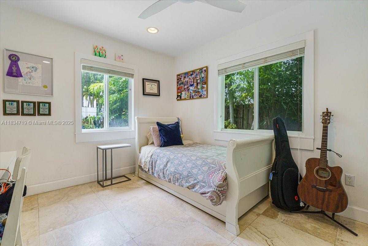 Small Image of 435 RIDGEWOOD ROAD, Key Biscayne Number 25