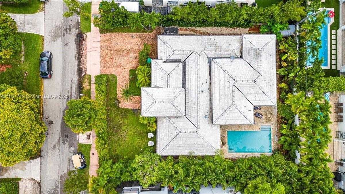 Small Image of 435 RIDGEWOOD ROAD, Key Biscayne Number 31
