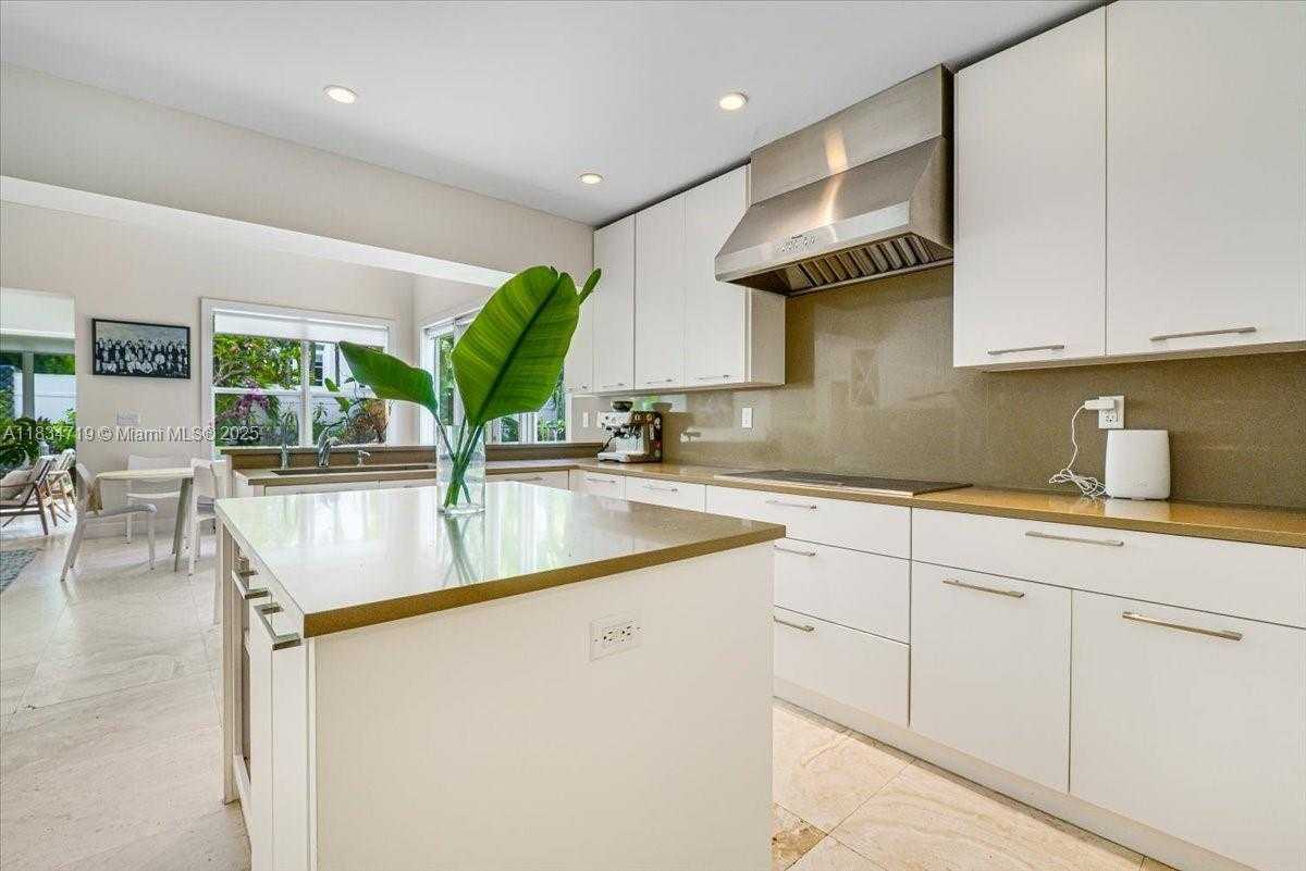Small Image of 435 RIDGEWOOD ROAD, Key Biscayne Number 7