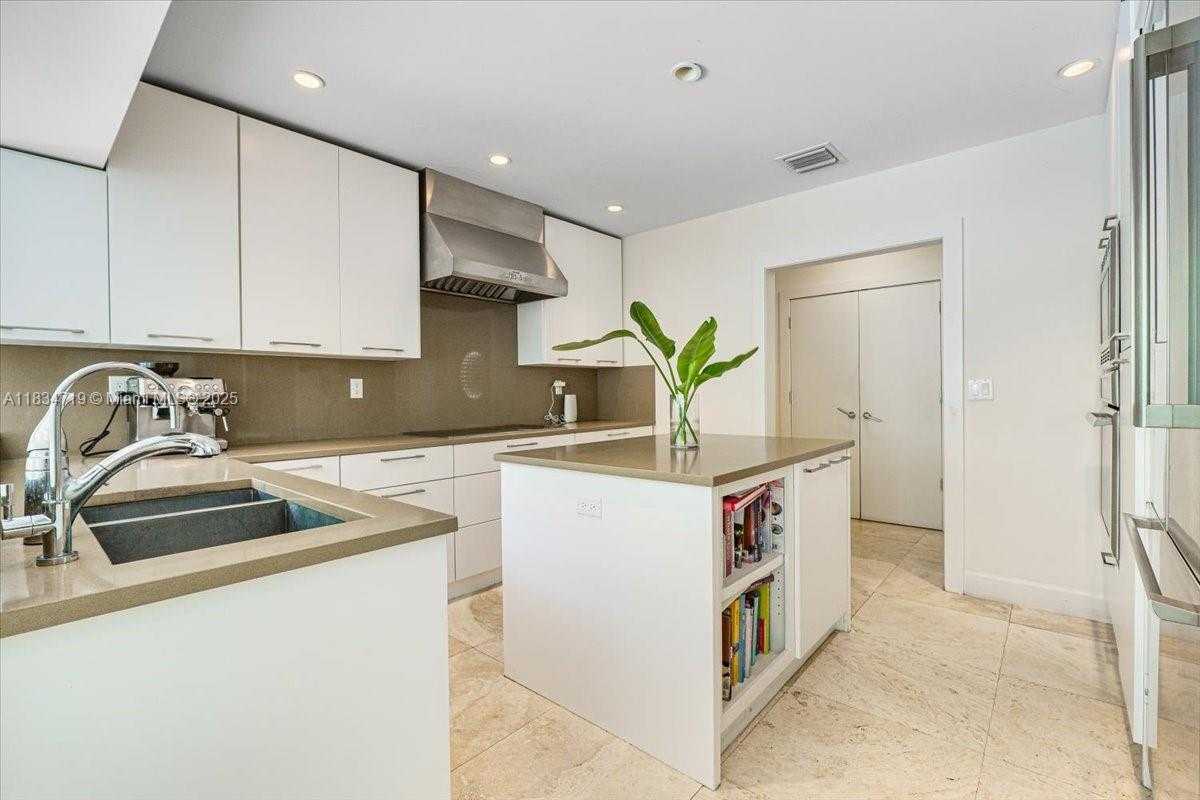 Small Image of 435 RIDGEWOOD ROAD, Key Biscayne Number 9