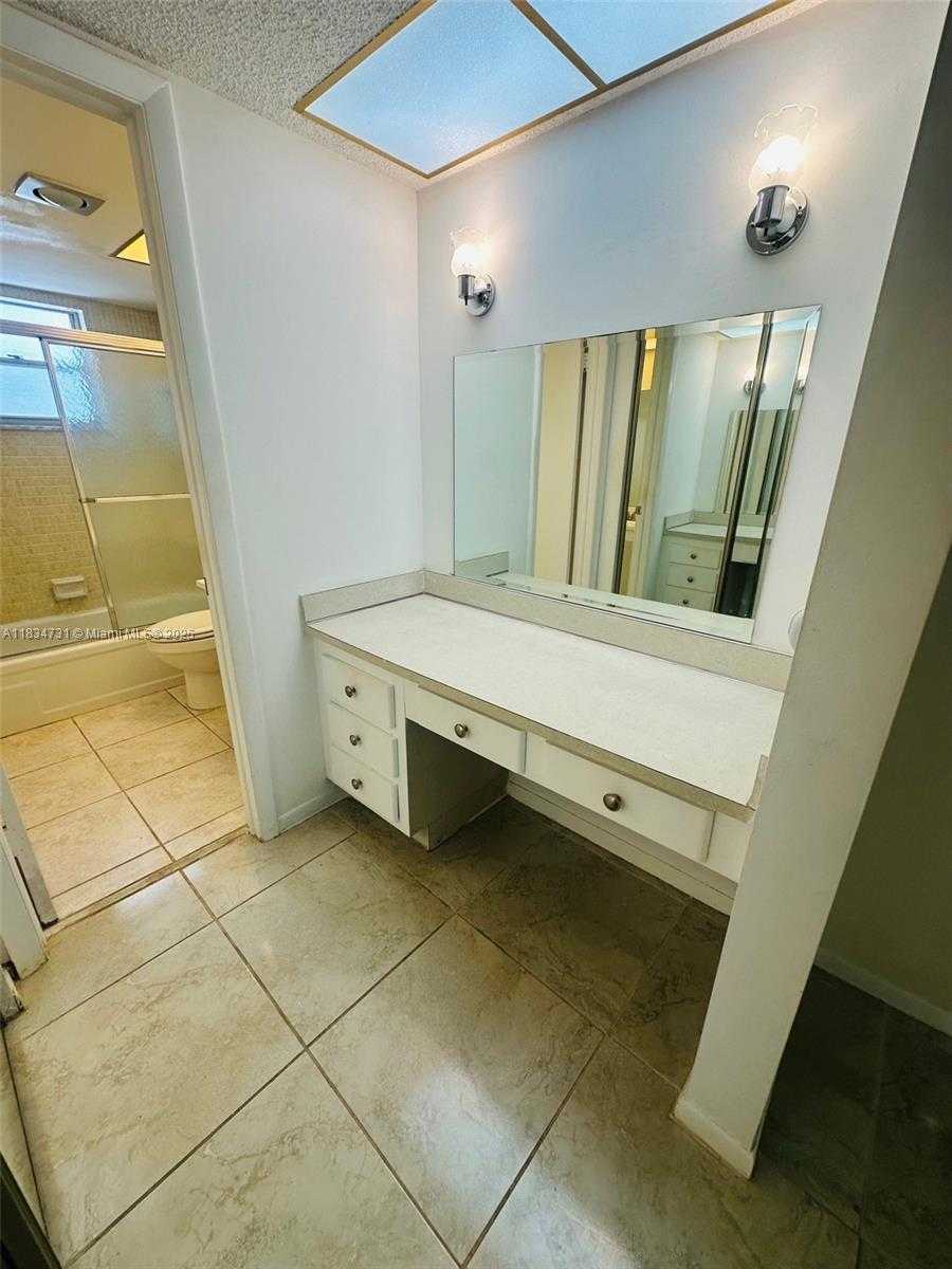 Small Image of 101 BERKLEY RD #209, Hollywood Number 15