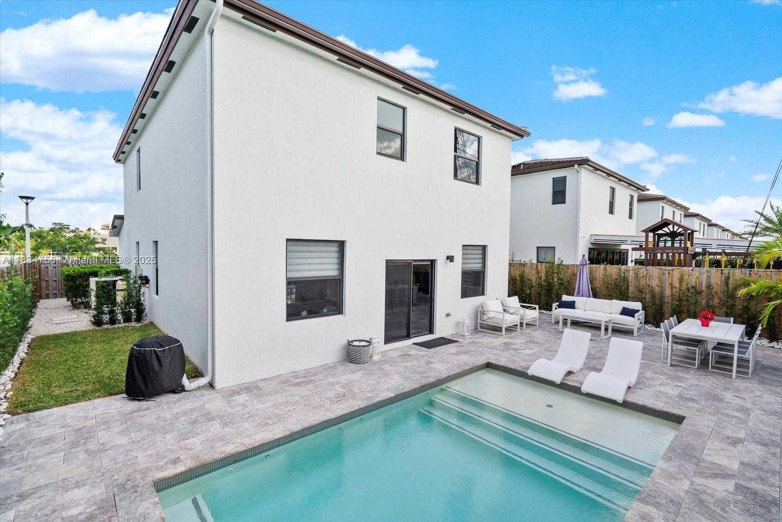 Small Image of 20960 NORTH EAST 2ND CT, Miami Number 26