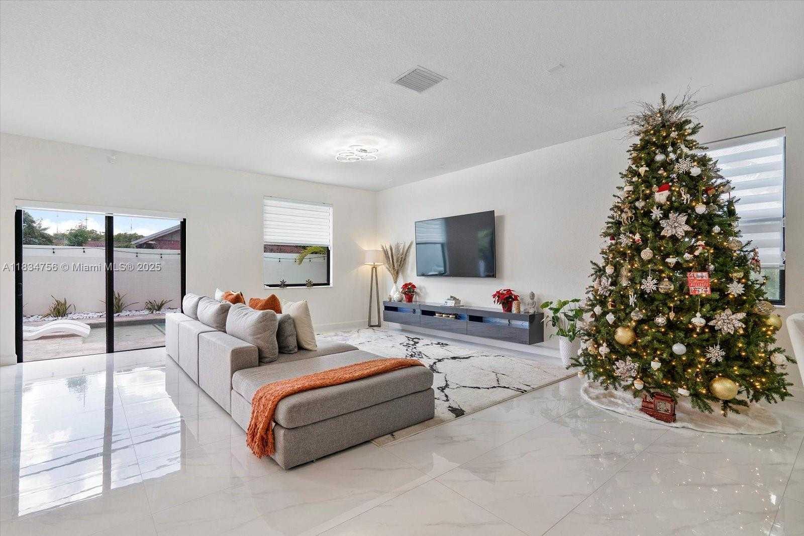 Small Image of 20960 NORTH EAST 2ND CT, Miami Number 4