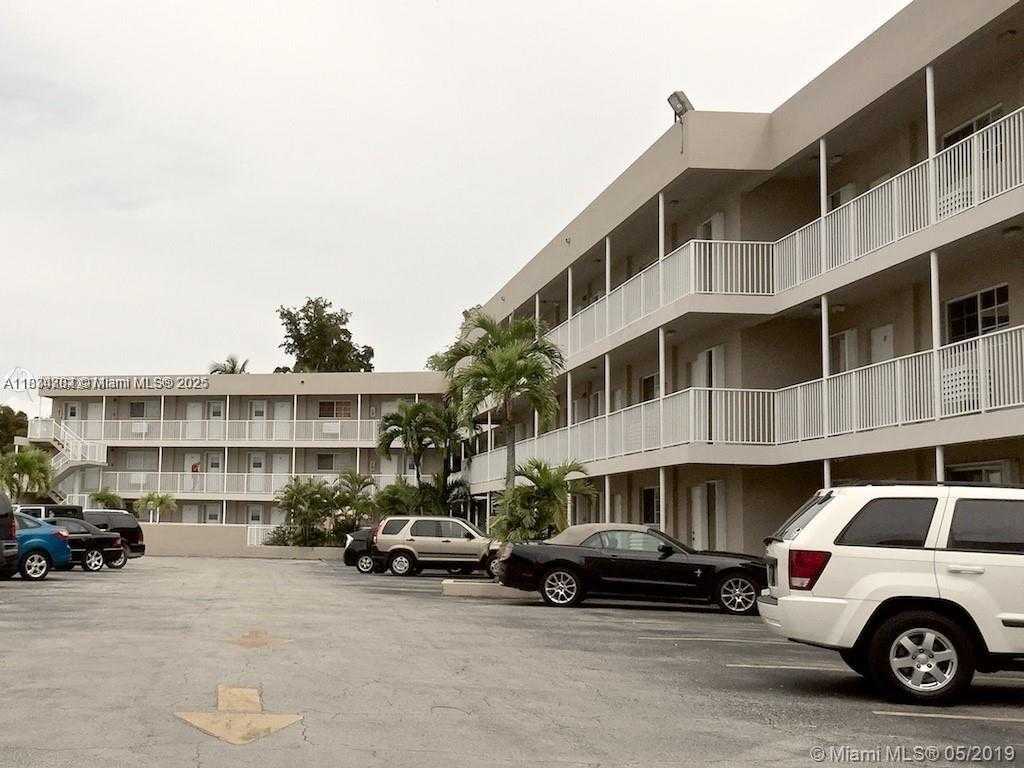 Small Image of 6580 SANTONA ST #A39, Coral Gables Number 14