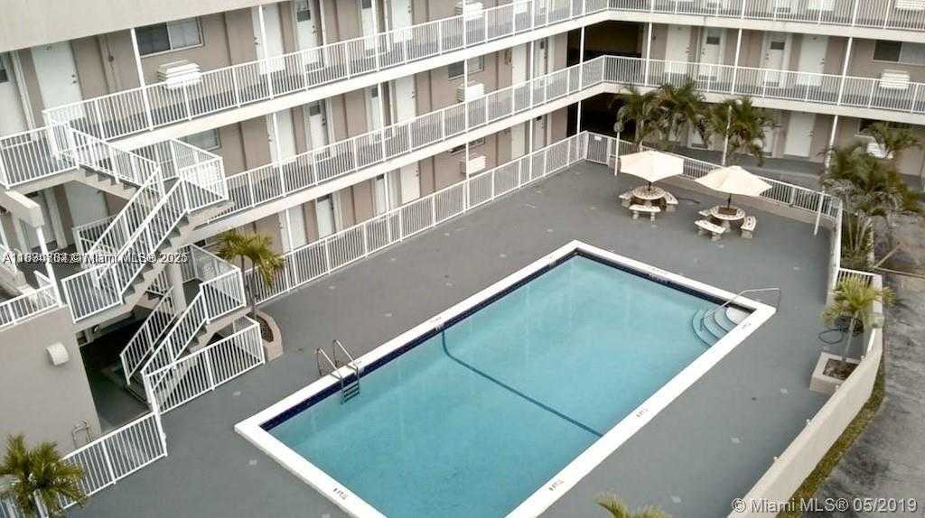 Small Image of 6580 SANTONA ST #A39, Coral Gables Number 15