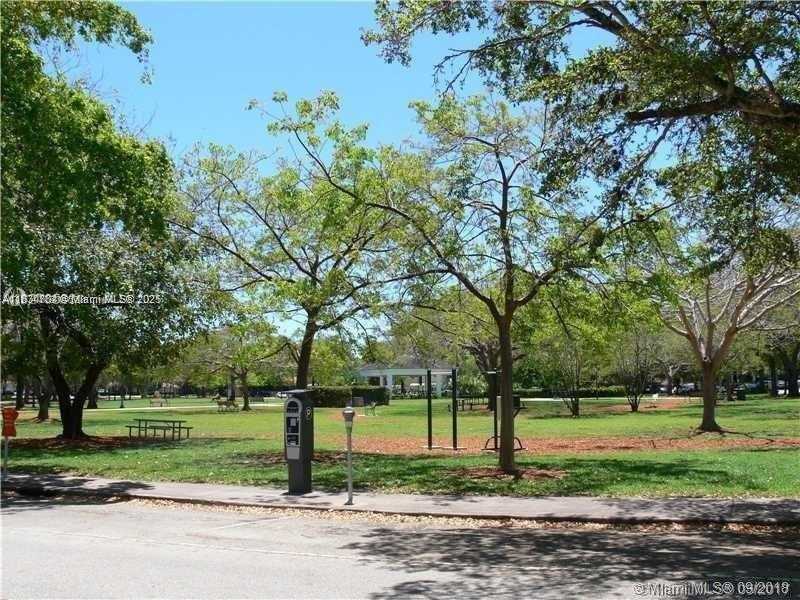 Small Image of 6580 SANTONA ST #A39, Coral Gables Number 16
