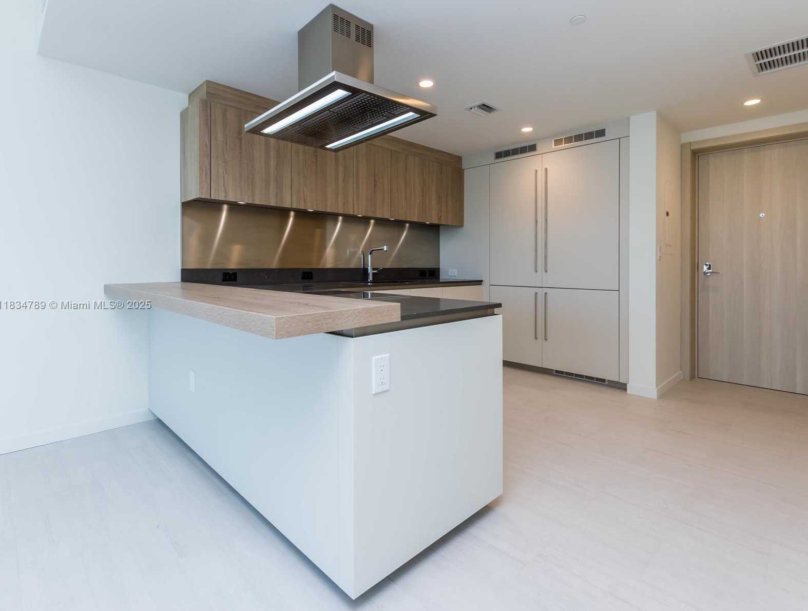 Small Image of 1000 BRICKELL PLZ #3204, Miami Number 12